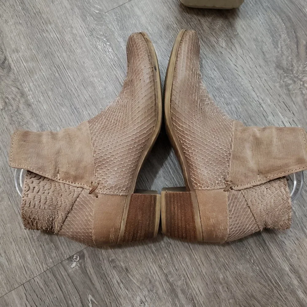 MJUS Textured Genuine Leather Ankle Booties Snake Skin Sz 39 - Picture 3 of 9